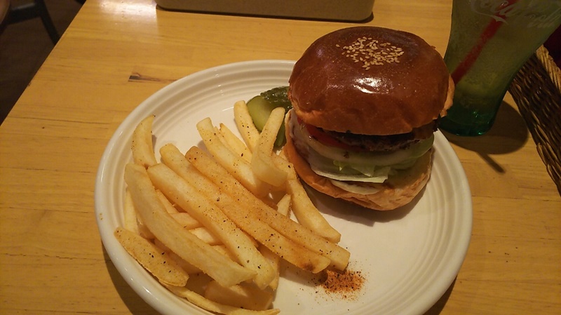 名古屋のおいしい人気ハンバーガー レイヤーズで平日限定お得ランチを堪能 肉本来のうまみを感じられる絶品ハンバーガー 最後の晩餐はクロワッサン