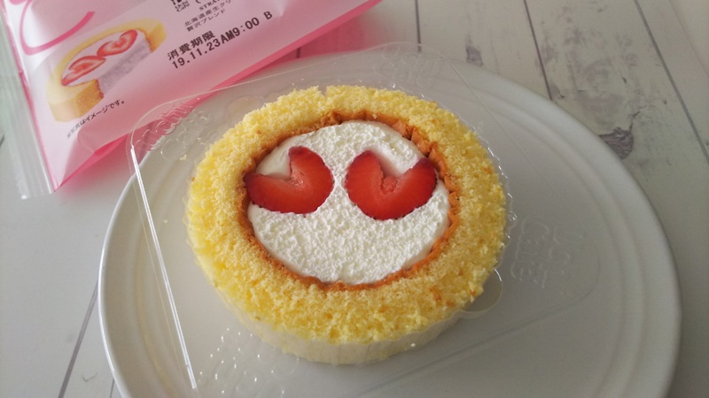 ローソン新スイーツ プレミアムロールケーキ いちごのせ を実食 味はおいしい 値段やカロリーは 最後の晩餐はクロワッサン